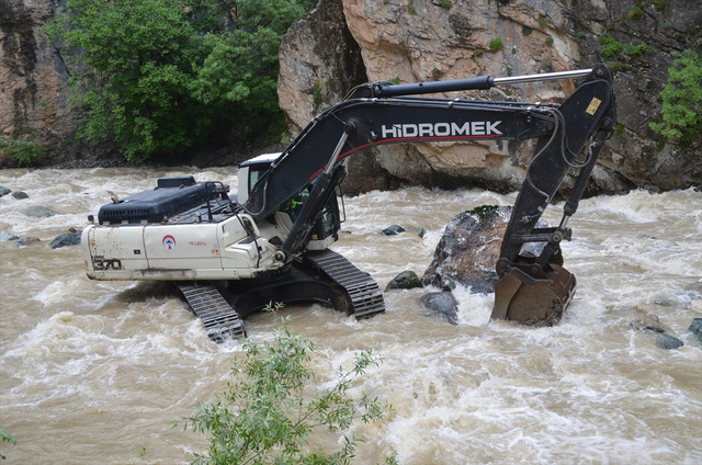 Hakkari'de ekipler derede kaybolan Neçir için seferber - Resim: 1