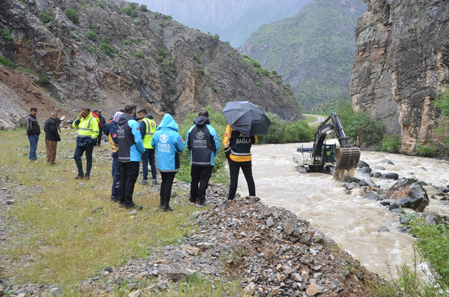 Hakkari'de ekipler derede kaybolan Neçir için seferber - Resim: 3