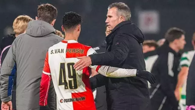 Kendi oğlunu oyuna alan Robin van Persie hayatının şokunu yaşadı