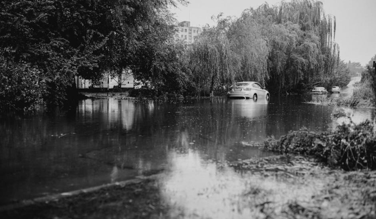 Turk-Oyuncular-Sevket-Coruh-ve-Ilker-Ayrik-Dubai-Selinde-Mahsur-Kaldi-featured